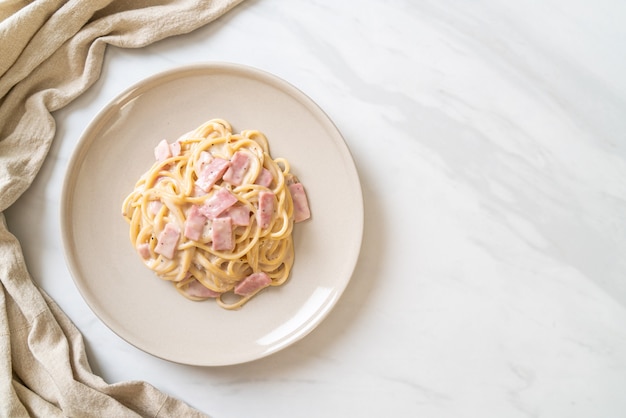 Spaghetti witte roomsaus met ham