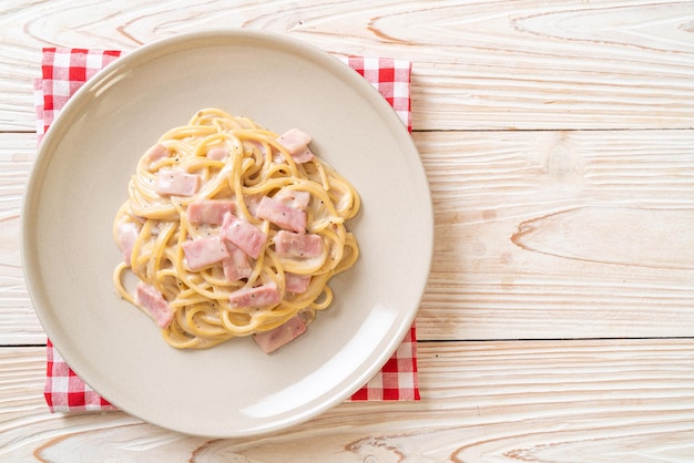 Spaghetti witte roomsaus met ham