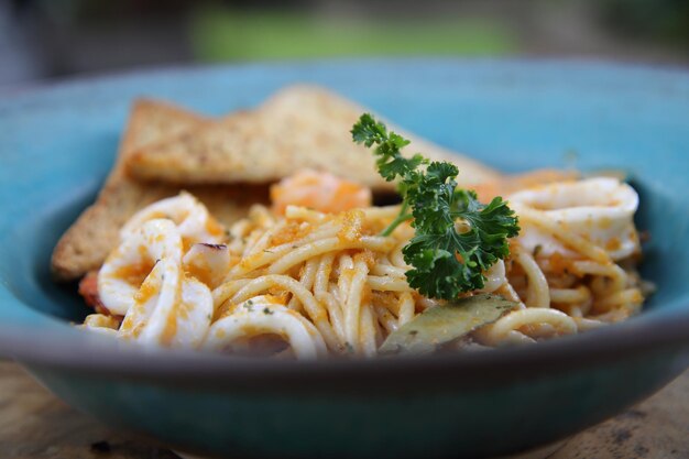 Spaghetti zeevruchten met brood