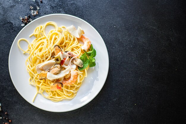 spaghetti zeevruchten pasta garnalen, mosselen, inktvis en meer tweede gang