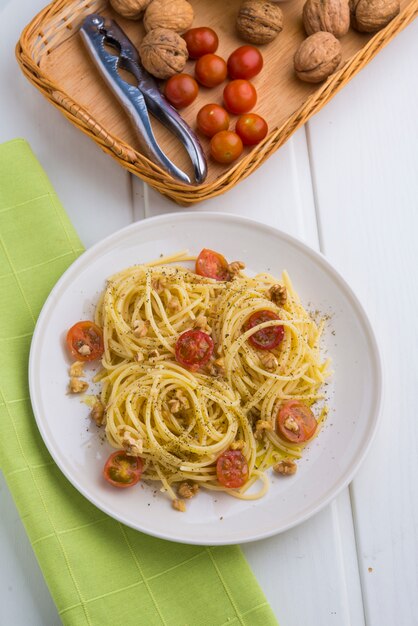 Spaghettis with ingredients