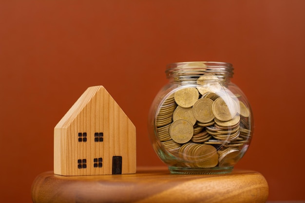 Sparen en houten speelgoedhuizen contante lening Huisleningen kasstroom en beleggen
