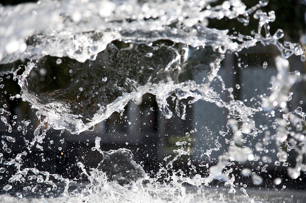 Spatten van water in stadsfontein