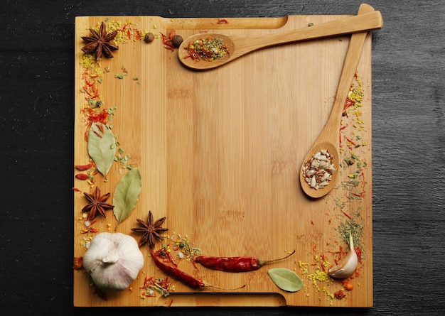 Specerijen frame op snijplank