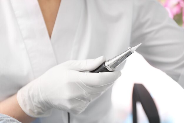 Specialist holding instrument for permanent makeup closeup