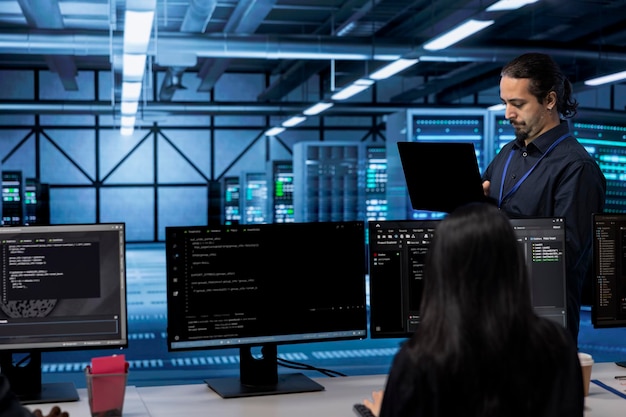 specialist in server farm establishment repairing equipment