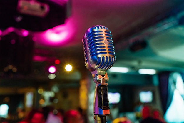 A specially equipped microphone is in the center of the hall for the artist's perform