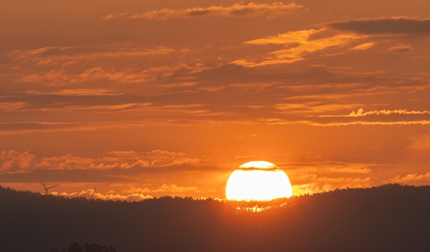 Spectaculaire zonsondergang vanuit de tuin