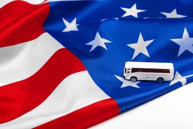 speelgoedbus en Amerikaanse vlag