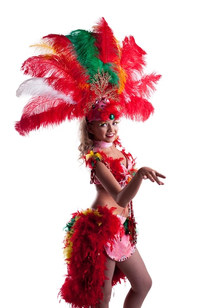 Speelse jonge danseres in kleurrijke feestkostuum