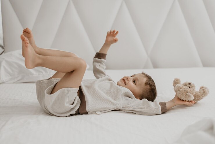 Speelse momenten op het bed
