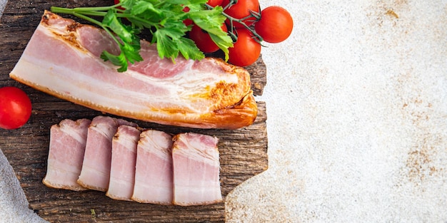 Spek varkensvlees plakje gerookte reuzel vet maaltijd snack op tafel kopieer ruimte voedsel achtergrond