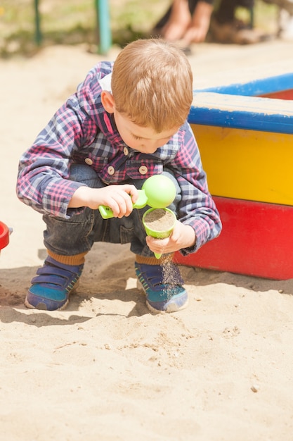 Spelen in de zandbak