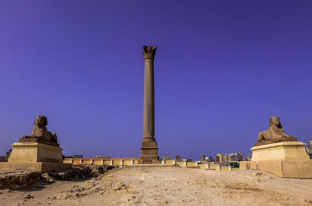 Sphinx en Pompeys Pillar in Alexandrië, Egypte