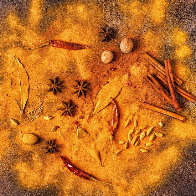 Foto spezie ingredienti per cucinare. concetto di spezie. vista dall'alto.