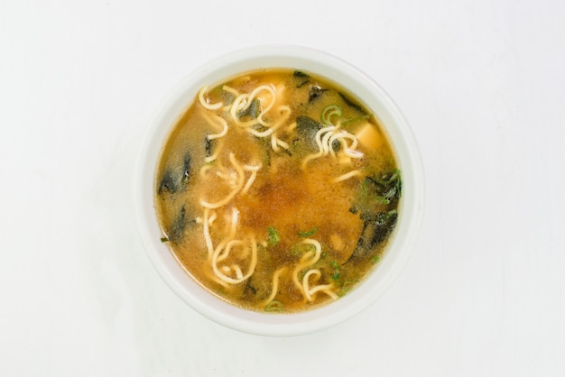 Острый азиатский суп с лапшой соба