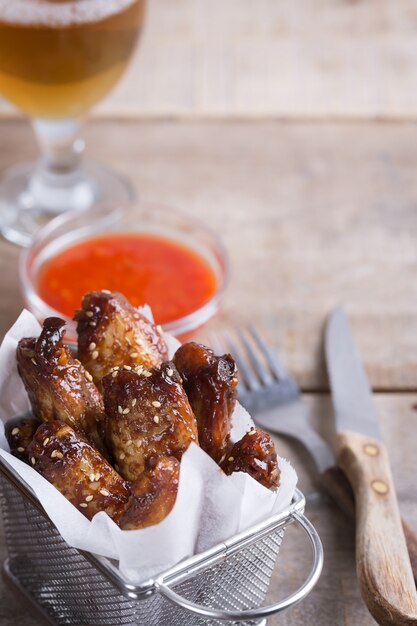 Photo spicy chicken chicken wings prepared on barbecue