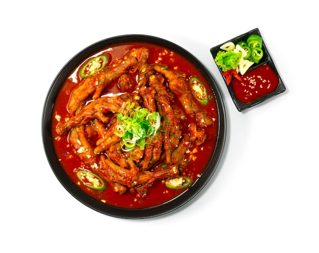 매콤한 닭발 찌개 닭발 한식 칠리, 마늘, 고추장 소스 Topview | 프리미엄 사진