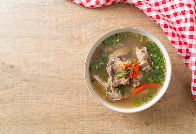 Spicy chopped pork backbone soup of spicy leng soup - aziatisch eten