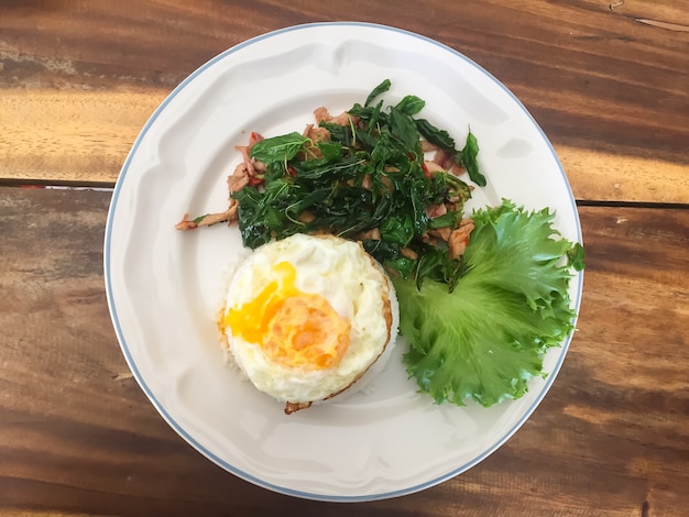 Spicy fried pork with basil leaves 