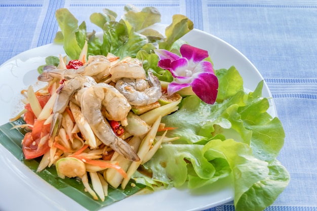 Insalata di papaya verde piccante