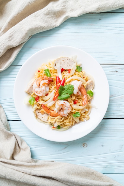 spicy instant noodles salad with shrimps