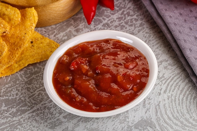 Photo spicy mexican sauce salsa dip