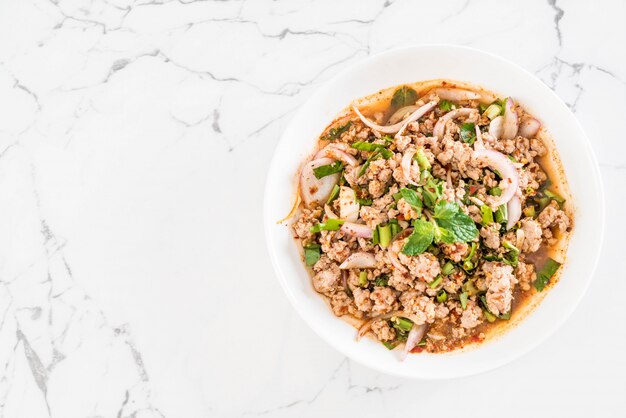 매운 말하다 돼지 고기 (Larb-전통 태국 음식)