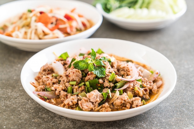 매운 말하다 돼지 고기 (Larb-전통 태국 음식)