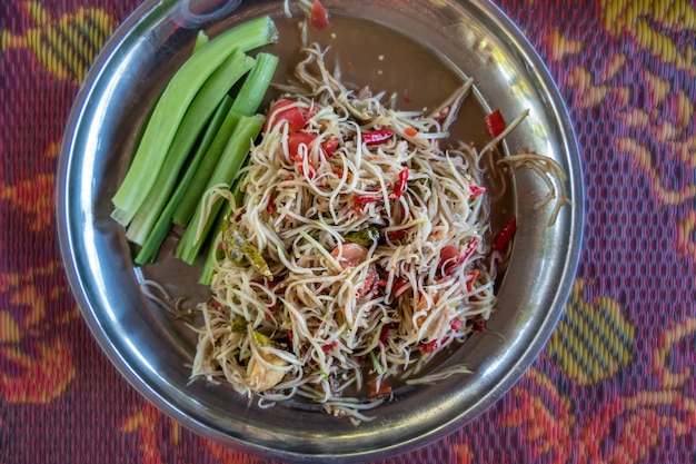 Foto insalata di papaya piccante