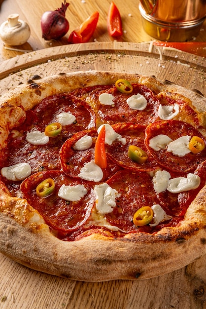 Foto pizza al pepperoni piccante