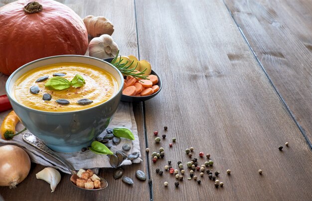 Spicy pumpkin creme soup with garlic and onion