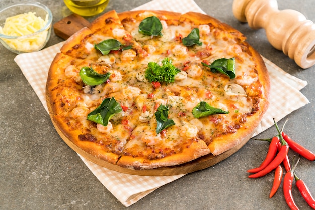 spicy shrimp (Tom Yum) pizza