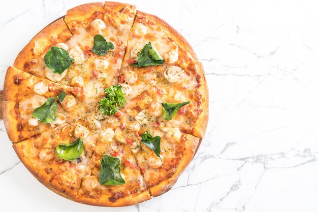 Photo spicy shrimp (tom yum) pizza