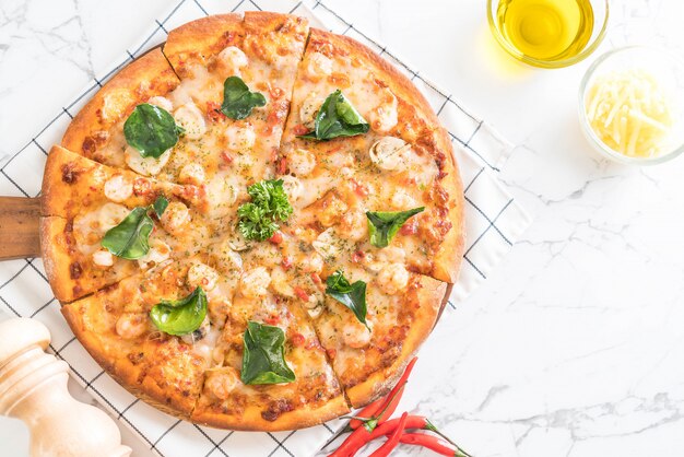 spicy shrimp (Tom Yum) pizza