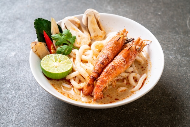 spicy shrimps udon ramen noodle (Tom Yum Goong)