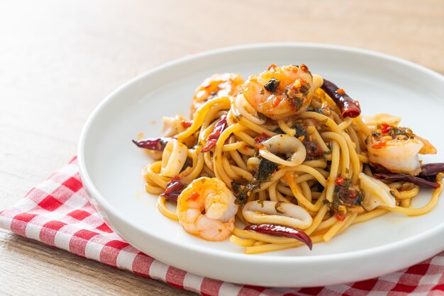 spicy spaghetti seafood - Stir fried spaghetti with shrimps, squid and chilli