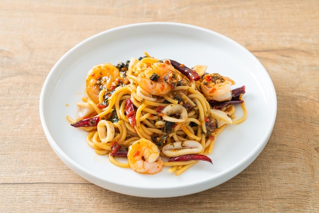 spicy spaghetti seafood - Stir fried spaghetti with shrimps, squid and chilli