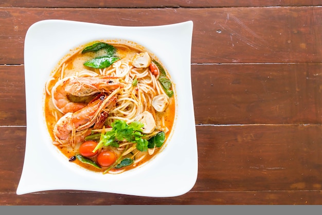 spicy spaghetti with shrimp (tom yum kung)