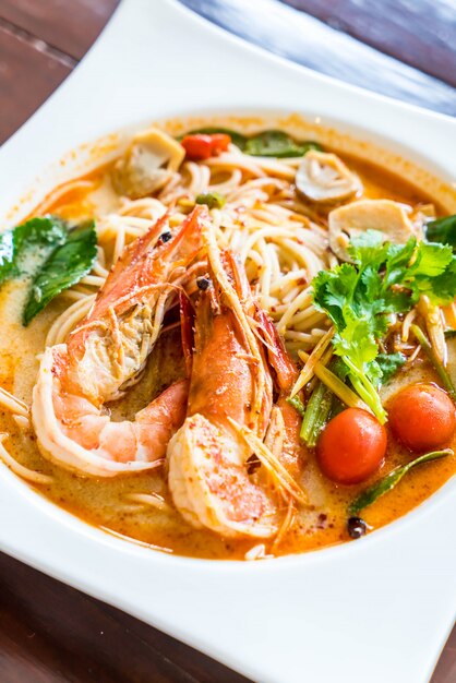 spicy spaghetti with shrimp (tom yum kung)