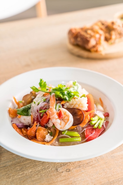 Spicy vermicelli and seafood salad