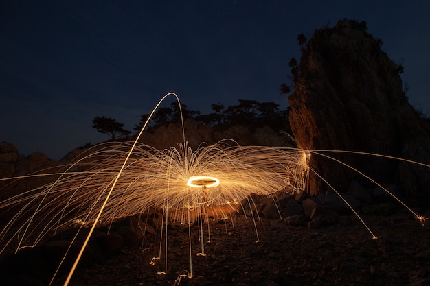 To spin a steel wool from a rock