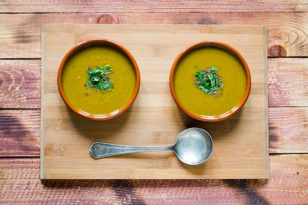 Spinach cream soup with asparagus