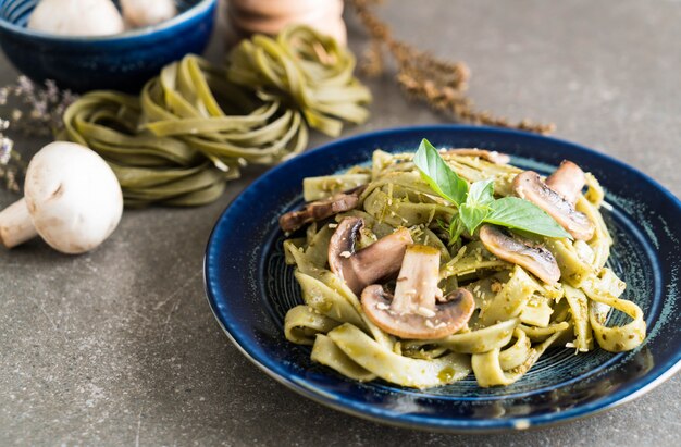 spinach fettuccine with mushroom