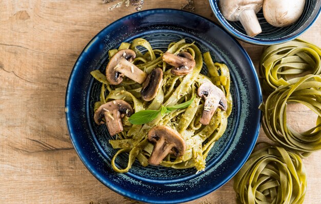 spinach fettuccine with mushroom