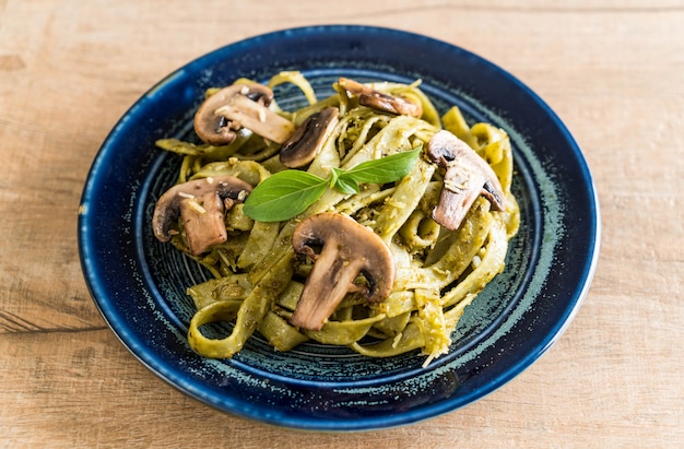 spinach fettuccine with mushroom