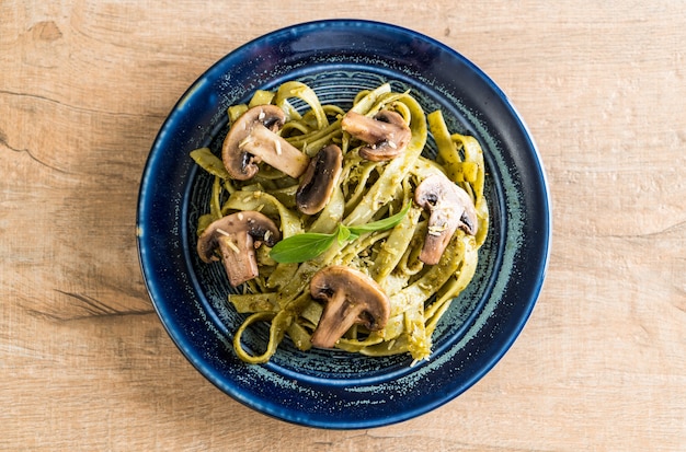 spinach fettuccine with mushroom