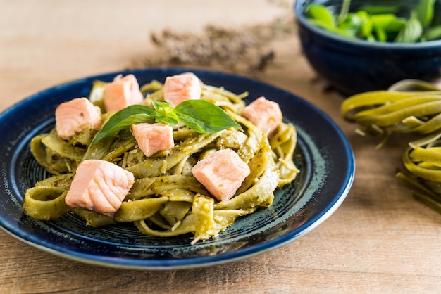 spinach fettuccine with salmon