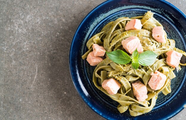 spinach fettuccine with salmon