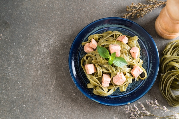 spinach fettuccine with salmon